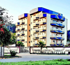 Apartamento com piscina, 300m da praia